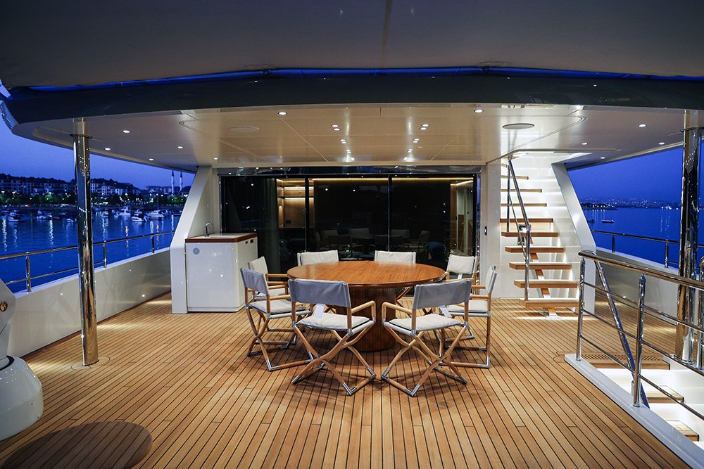 Covered yacht deck lighting